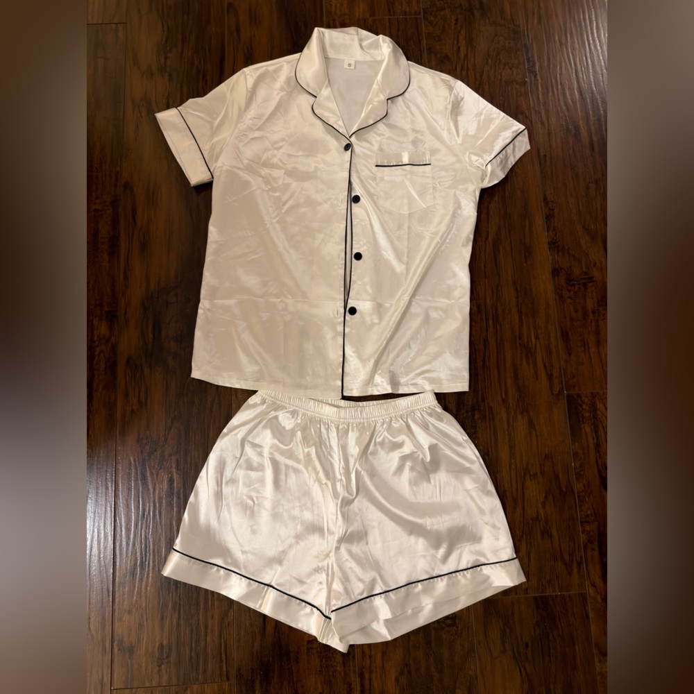 Ivory Short Sleeve Pajama Set with Bride Robe